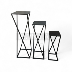 alzate_tris_incrociate__per_confettata_nero__sfondi_struttura_per_passaggio__oro__in_ferro_per_feste_eveti__wedding_planner_allestimenti