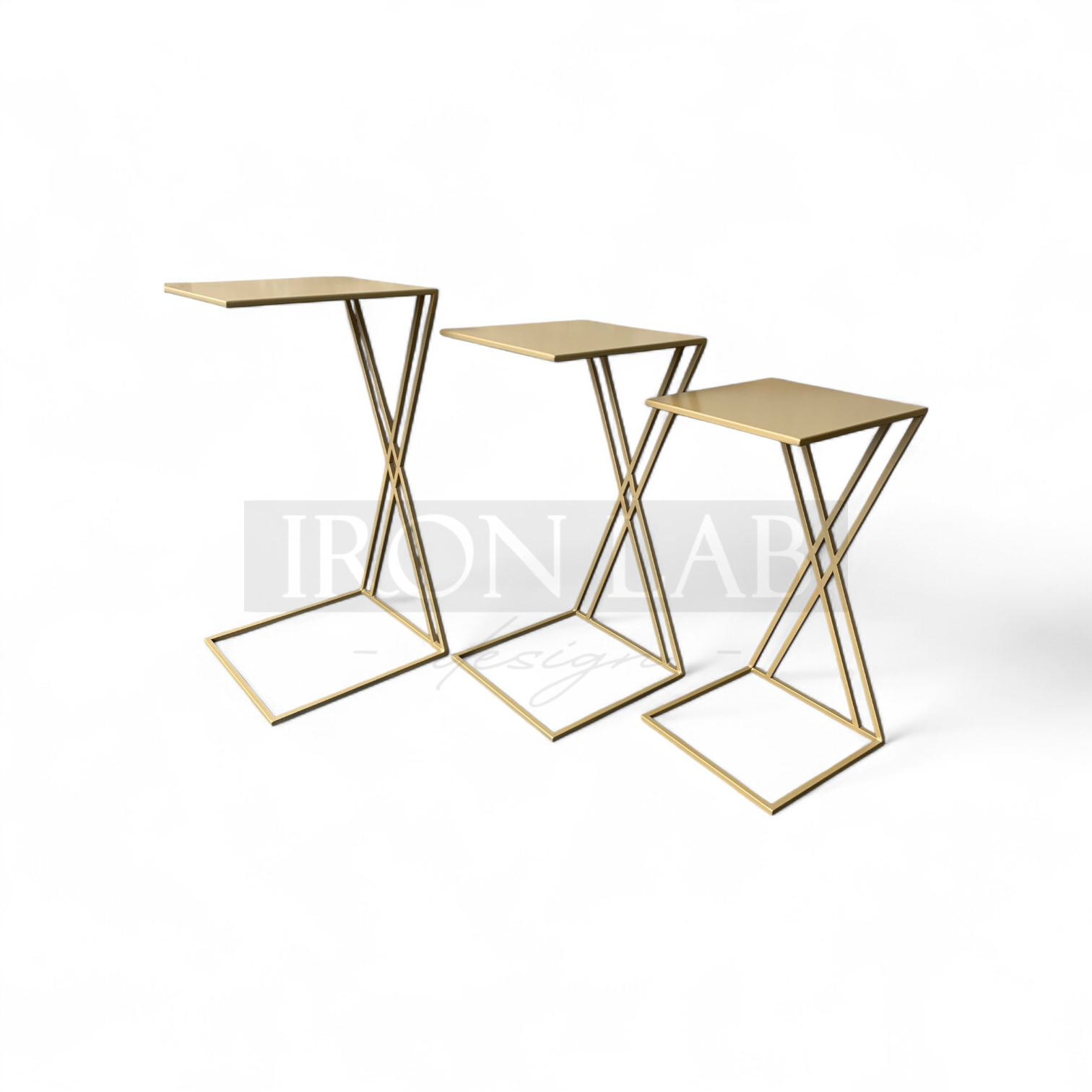 alzate_tris_oro_in_ferro_per_eventi_feste_allestimento_wedding_planner