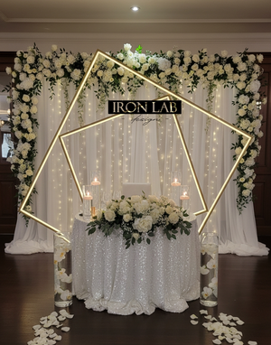 quadrato_doppio_con_led__oro__sfondi_struttura_per_passaggio__oro__in_ferro_per_feste_eveti__wedding_planner_allestimenti