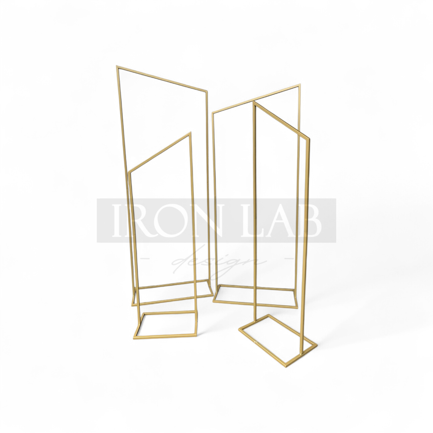 backdrop_struttura__set_diagonali_oro_strutture_artigianali_per_allestimenti_wedding_planner