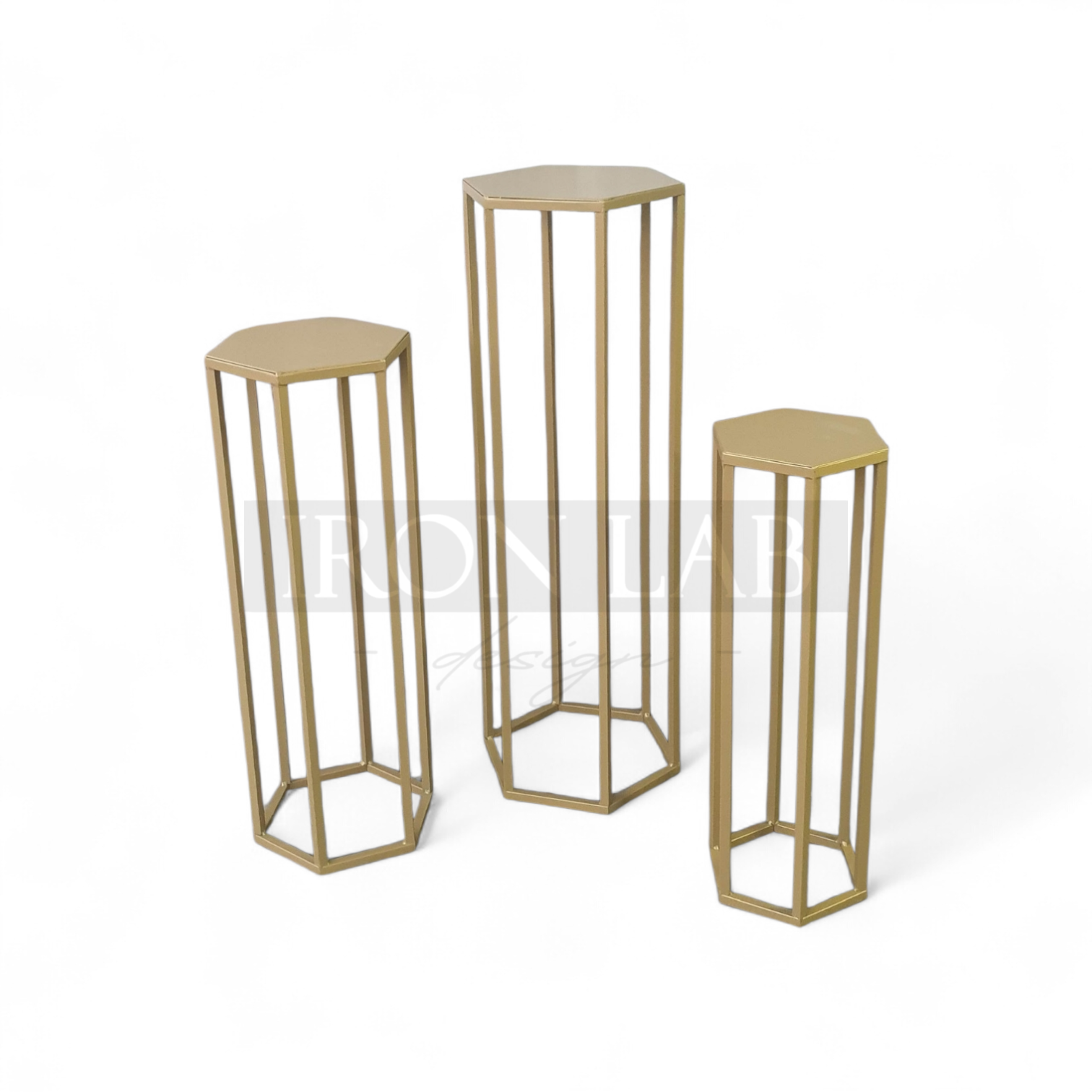 tris_alzate_esagonale_per_confettata_oro__sfondi_struttura_per_passaggio__oro__in_ferro_per_feste_eveti__wedding_planner_allestimenti