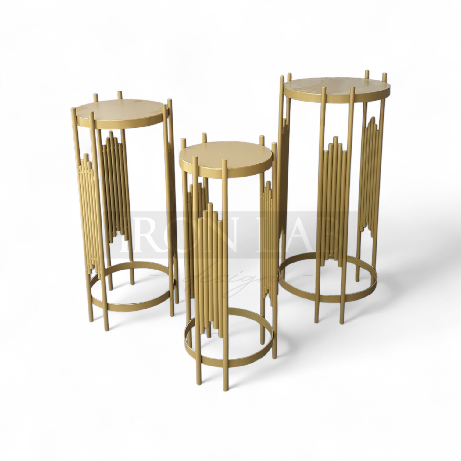 tris_alzate_per_confettata___oro__sfondi_struttura_per_passaggio__oro__in_ferro_per_feste_eveti__wedding_planner_allestimenti