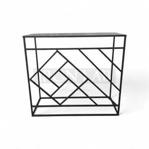 Tavolo_Geometrico_nero_per_allestimento_party_wdding