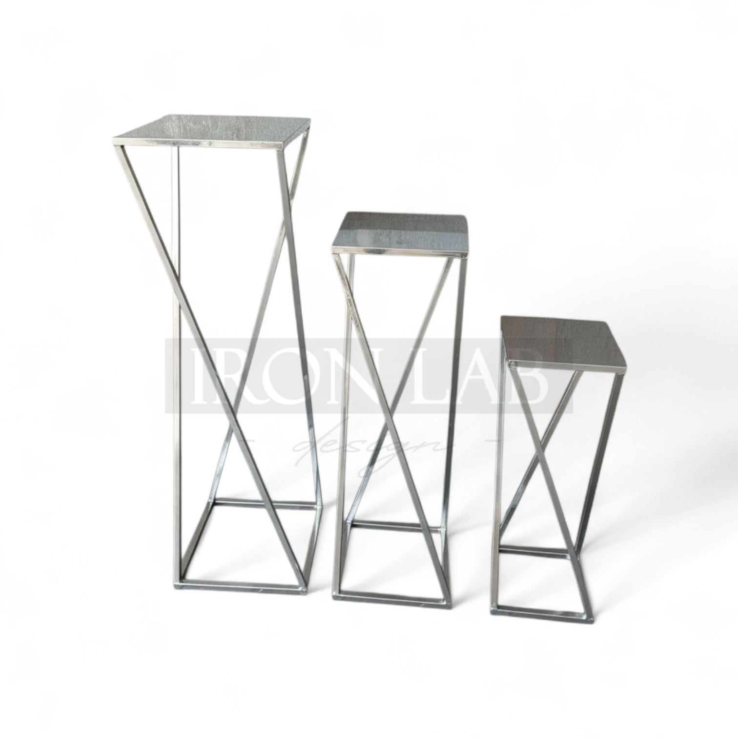 alzate_tris_incrociate__per_confettata_oro__sfondi_struttura_per_passaggio__oro__in_ferro_per_feste_eveti__wedding_planner_allestimenti