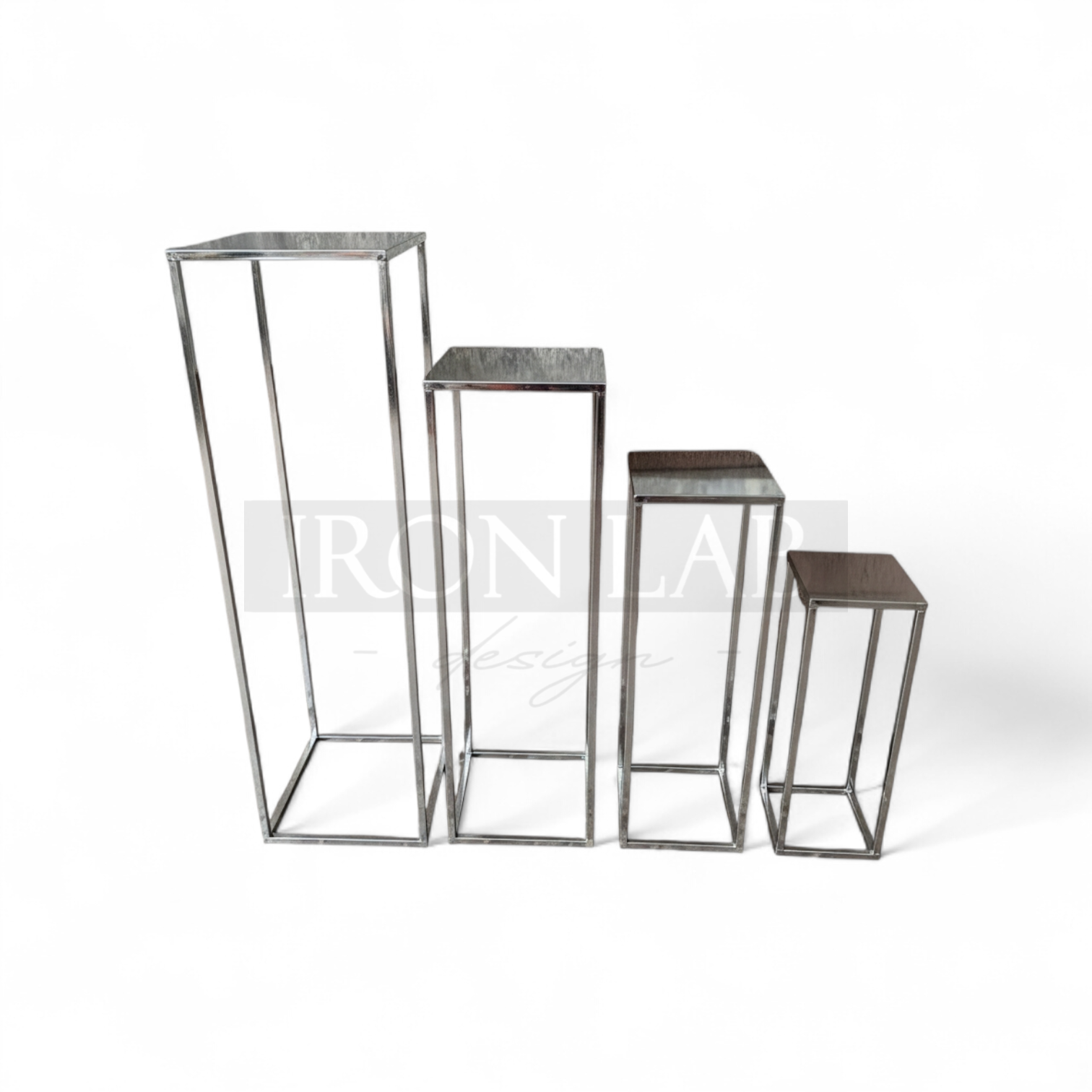 set_da_4_alzata_classica__per_confettata_oro__sfondi_struttura_per_passaggio__oro__in_ferro_per_feste_eveti__wedding_planner_allestimenti