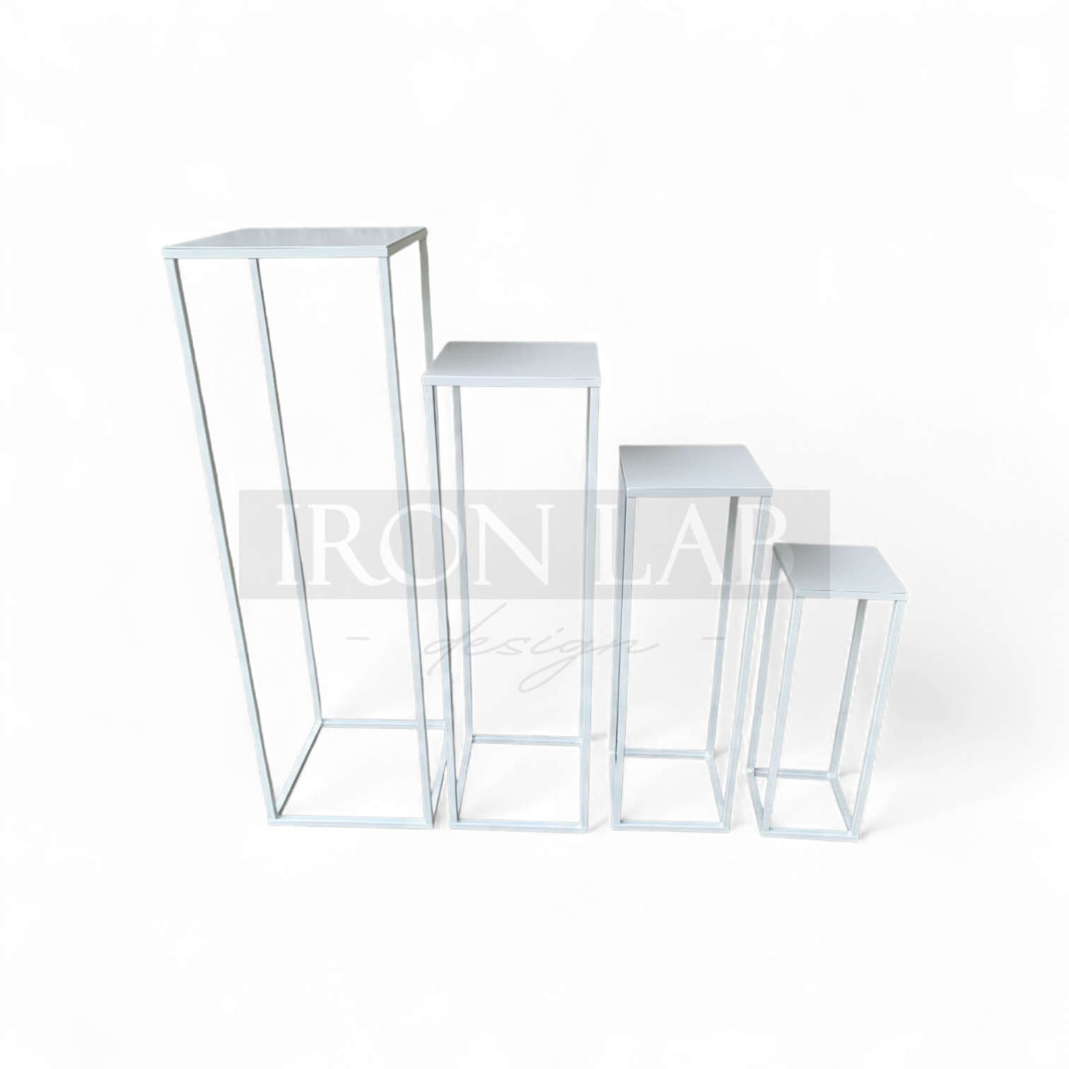 set_da_4_alzata_classica__per_confettata_oro__sfondi_struttura_per_passaggio__oro__in_ferro_per_feste_eveti__wedding_planner_allestimenti