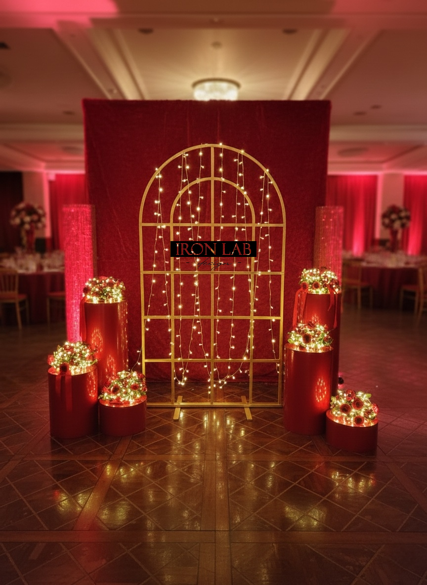 struttura_in_ferro_backdrop_finestra_per_eventi_oro_allestimento_wedding_planner_struttura_inglese