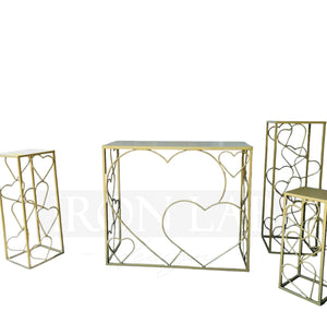 tavolo_e_alzate_oro_cuore_artigianale_in_ferro_per_allestimento_feste_wedding_planner