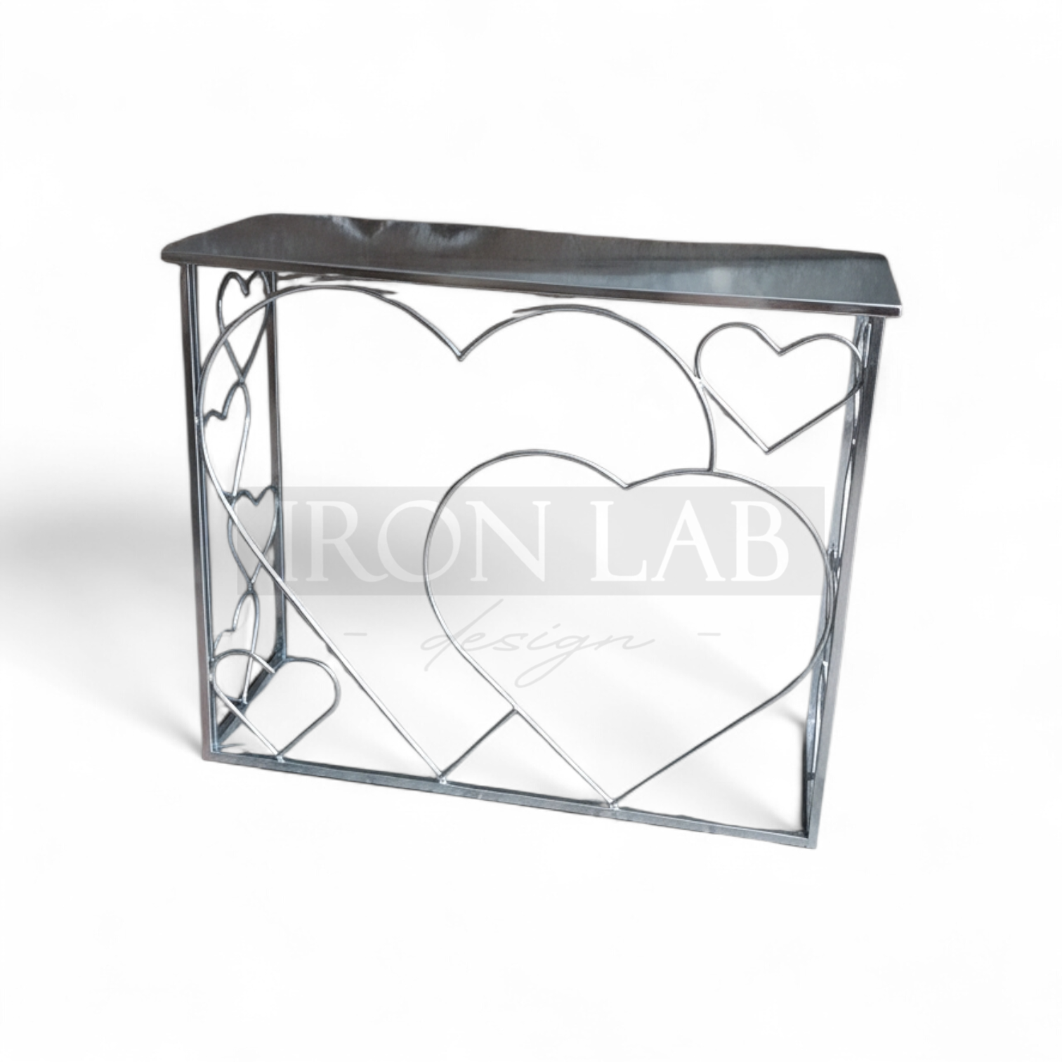 tavolo_per_allestimenti_con_cuori_argento_per_allestimenti_feste_wedding_planner