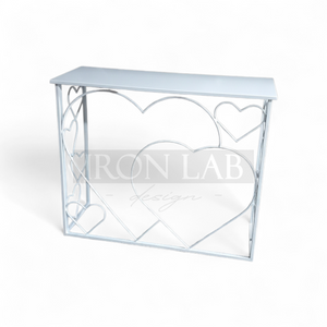 tavolo_per_allestimenti_con_cuori_bianco_per_allestimenti_feste_wedding_planner