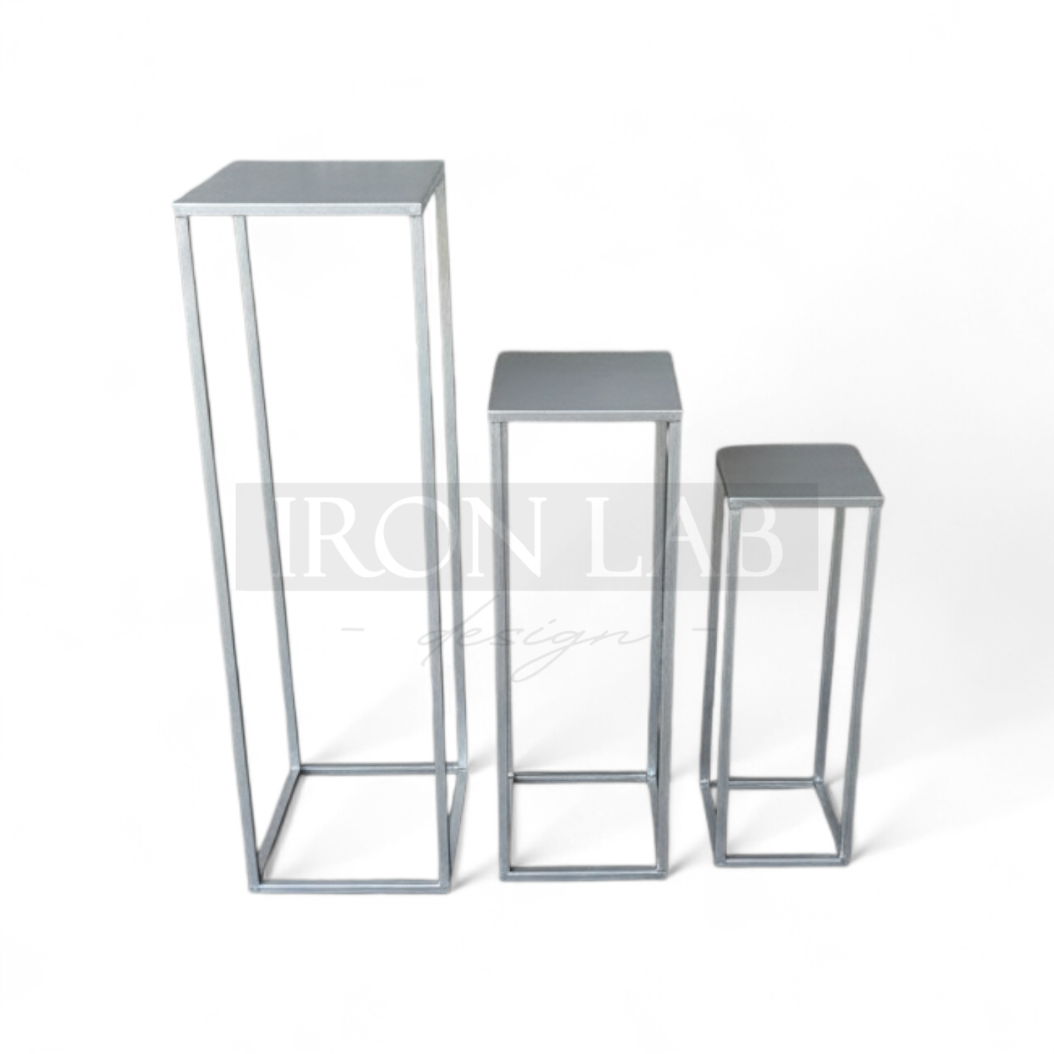 tris_alzate_classica_per_confettata_oro__sfondi_struttura_per_passaggio__oro__in_ferro_per_feste_eveti__wedding_planner_allestimenti