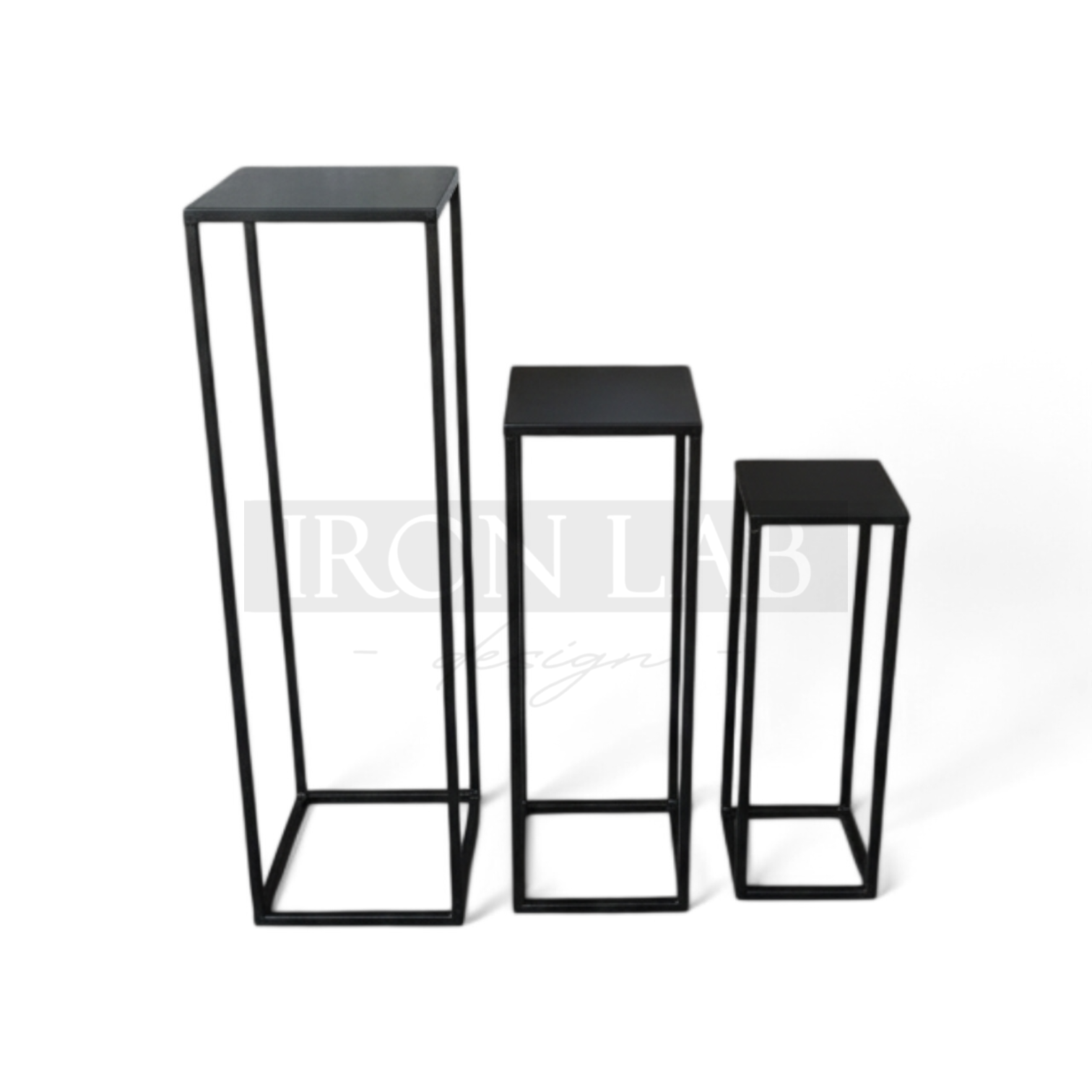 tris_alzate_classica_per_confettata_oro__sfondi_struttura_per_passaggio__oro__in_ferro_per_feste_eveti__wedding_planner_allestimenti